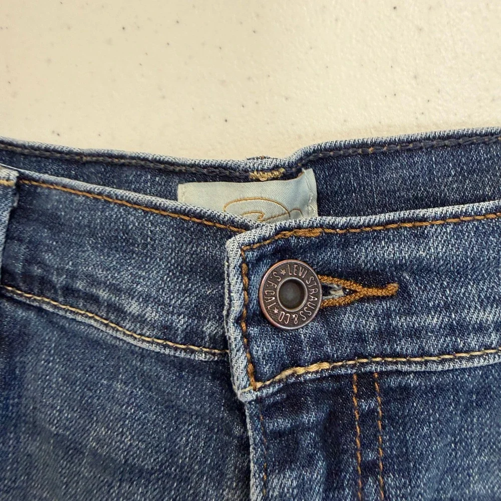 Levis 515 Capri Denim Shorts Womens 12 Medium Wash Blue Raw Hem Cut Off 5889